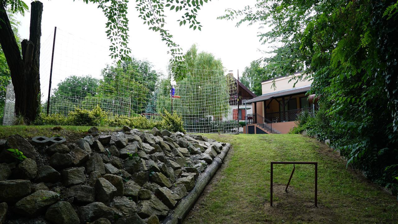 Tobo House Along The River Danube Radvaň nad Dunajom Dış mekan fotoğraf